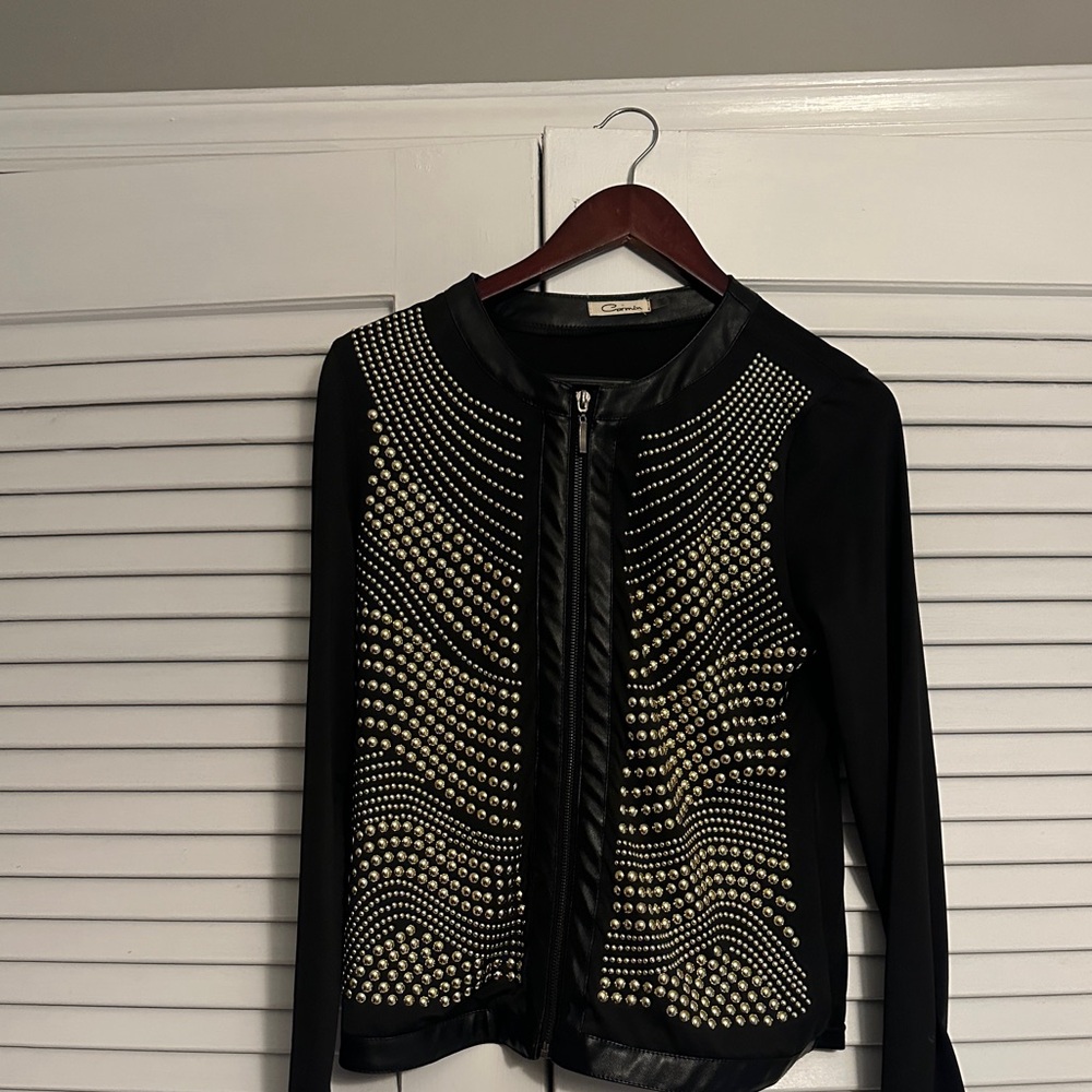 Carmin black zippered Top